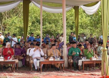Gubernur Al Haris saat menghadiri Festival Candi di Kabupaten Muaro Jambi Tahun 2023, bertempat di Danau Gatal Desa Pematang Jering, Kecamatan Jambi Luar Kota, Kabupaten Muaro Jambi pada Minggu (30/07/2023) [Foto: Diskominfo Provinsi Jambi/Novriansah]