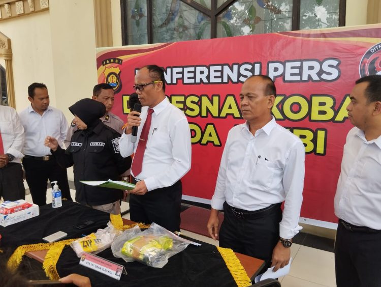 Press release ungkap kasus Narkotika jenis shabu sebanyak 0,87 Kg di Mapolda Jambi, Senin (31/07/2023). [Foto: Aurduri.com/Ega]