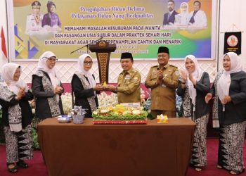 Pengukuhan Bidan Delima di Gedung Gedung Maulidia Convention Center (MCC) Pematang Sulur Kota Jambi, Senin (31/7/2023). [Foto: Diskominfo/Agus]