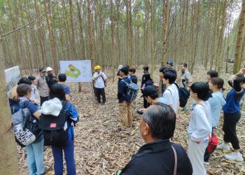 Suasana pelajar dari Jepang saat melakukan kunjungan Sinar Mas di Riau. [Foto: Humas APP Sinar Mas]