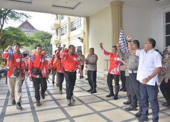 Pelepasan Rombongan Tim Ekspedisi Merah Putih Atap Sumatera di Lobby Utama Mapolda Jambi pada Rabu, (09/08/2023). [Foto: Humas Polda Jambi]