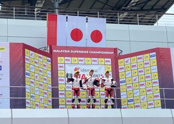 Veda Ega Pratama saat berada di podium kedua IATC yang digelar di Sepang International Circuit pada Sabtu, (19/08). [Foto: AHM]