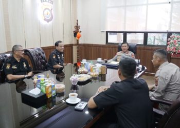 Kapolda Terima Kunjungan Silaturahmi Pengurus Senkom Mitra Polri Provinsi Jambi, di ruang Kapolda Jambi pada Senin, (21/08/2023). [Foto: Humas Polda Jambi]