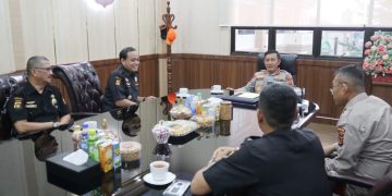 Kapolda Terima Kunjungan Silaturahmi Pengurus Senkom Mitra Polri Provinsi Jambi, di ruang Kapolda Jambi pada Senin, (21/08/2023). [Foto: Humas Polda Jambi]