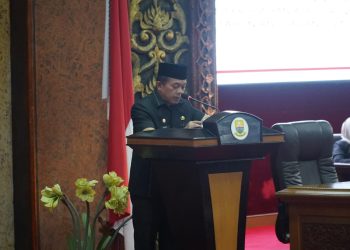 Gubernur Jambi, Al Haris, saat Sidang Rapat Paripurna DPRD Provinsi Jambi yang diselenggarakan di Ruang Utama Gedung DPRD Provinsi Jambi, Selasa (22/08/2023). [Foto: Diskominfo Provinsi Jambi/Harun Al Rasyid]