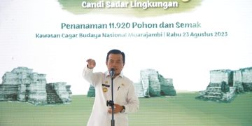 Gubernur Jambi, Al Haris dalam acara Penanaman 11.920 pohon dan semak di Kawasan Cagar Budaya Nasional Muaro Jambi Tahun 2023, Rabu (23/08/2023). [Foto: Diskominfo Provinsi Jambi/Harun Al Rasyid]
