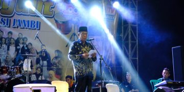 Wagub Sani saat Pembukaan Grand Final 32 Liga Dangdut Community Tingkat Provinsi Jambi, bertempat di Pelataran Gedung Persani Kota Baru, Kota Jambi, Jumat (25/08/2023). [Foto: Diskominfo/Sopbirin]