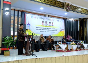 Wagub Sani pada acara Pengukuhan Guru Penggerak Angkatan 6 dan 7 Serta Guru Penggerak Rekognisi Angkatan 2, bertempat di Gedung Lembaga Penjamin Mutu Pendidikan (LPMP) Provinsi Jambi, Sabtu (26/08/2023).[Diskominfo/Agus]