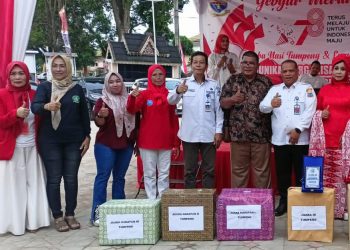 Foto bersama usai pelaksanaan kegiatan di halaman Kantor Kesbangpol Provinsi Jambi, Kamis (31/08/2023). [Foto: Humas Kesbangpol]
