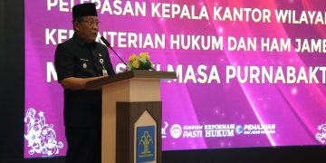 Wagub saat Pelepasan Kepala Kantor Wilayah Kementerian Hukum dan HAM Jambi di Aula Pengayoman Kanwil Kemenkumham Provinsi Jambi, Kamis (31/08/2023). [Foto: Diskominfo/Agus]