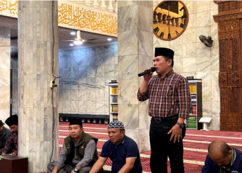 Walikota Sungai Penuh Ahmadi Zubir sambangi calon jama'ah haji asal Kota Sungai Penuh di Kota Jambi sebelum diberangkatkan ke Tanah Suci Mekkah, Minggu (11/06/2023). (Dok. BITNews.id/Asmawi)