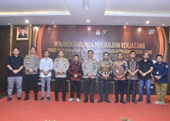 Penandatanganan perjanjian kerjasama antara KPU Provinsi dan Polda Jambi di Hotel BW Jambi, Selasa (1/8/2023). [Foto: Humas Polda Jambi]