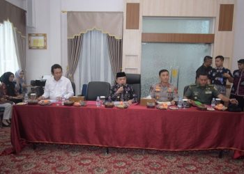 Kapolda Jambi Ikuti Rapat Pembahasan Penanganan Konflik Agraria di rumah dinas Gubernur Kamis, (03/08/2023). [Foto: Humas Polda Jambi]