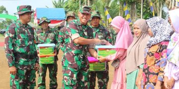 Penutupan TMMD Ke-117 Kodim 0416/Bute Tahun 2023 di Lapangan Desa Talang Silungko Kab. Bungo Provinsi Jambi, Kamis (10/08/2023). [Foto: 
 Penrem042/Gapu]