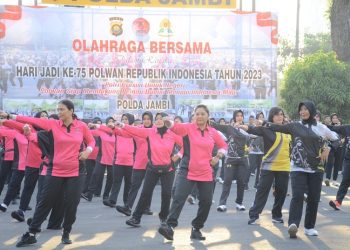 Apel Pagi personel dan Olah Raga bersama di Lapangan Hitam Mapolda Jambi Jumat, (11/08/2023). [Foto: Humas Polda Jambi]