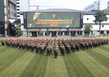 Kasad Apresiasi Kontingen TNI AD berjumlah 257 orang yang terdiri dari para atlet, pelatih dan official, di Lapangan Upacara Mabesad Jakarta, Senin (14/8/2023). (Foto: Dispenad]
