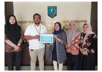 Tim PT Timah saat berfoto dengan Tim Belitong Unesco Global Geopark tahun 2024. [Foto: Humas PT Timah Tbk, Publisher: KBO Babel]