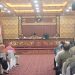 Sekda saat memimpin Rapat Panitia Penyelenggara Pertikawan Regional Sumatera tahun 2023, di Ruang Pola Kantor Gubernur Jambi, Selasa (15/08/2023). [Foto: Diskominfo/Sapra]
