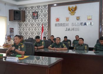Kasipers Kasrem 042/Gapu Ikuti Sosialisasi TWP AD Secara Virtual di Ruang rapat Makorem 042/Gapu, Selasa (15/08/2023). [Foto: Penrem 042/Gapu]