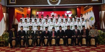 Danrem 042/Gapu Hadiri Pengukuhan Paskibra Tingkat Provinsi Jambi Tahun 2023 di Auditorium Rumdis Gubernur Jambi, Selasa (15/08/2023). [Foto: Penrem 042/Gapu]