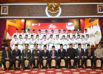Pengukuhan Calon Paskibraka Provinsi Jambi Tahun 2023 di Auditorium Rumah Dinas Gubernur Jambi, Selasa (15/08/2023). [Foto: Diskominfo/Harun]