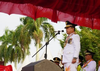 Gubernur Al Haris saat menjadi Inspektur Upacara 17 Agustus dalam rangka peringatan HUT Kemerdekaan RI ke-78 pada Kamis (17/8/2023) pagi, bertempat di lapangan Kantor Gubernur Jambi. [Foto: Diskominfo Provinsi Jambi/Novriansah]