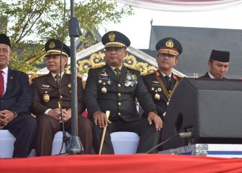 Danrem 042/Gapu saat Ikuti Upacara Peringatan HUT Ke-78 Kemerdekaan RI di Lapangan Kantor Gubernur Jambi, Kamis (17/08/2023). [Foto: Penrem 042/Gapu]