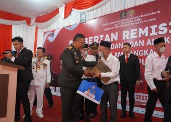 Danrem 042/Gapu saat Hadiri Pemberian Remisi di Lapas Kelas IIA Jambi, di Kota Jambi, Kamis (17/08/2023). [Foto: Penrem 042/Gapu]