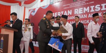 Danrem 042/Gapu saat Hadiri Pemberian Remisi di Lapas Kelas IIA Jambi, di Kota Jambi, Kamis (17/08/2023). [Foto: Penrem 042/Gapu]