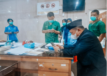Al Haris saat sidak ke RSUD Raden Mattaher, Rabu (02/08/2023). [Foto: pariwarajambi/Riky]