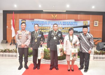 Pelaksanaan Wisuda Purna Bhakti Personel Polda Jambi, di Lantai IV Mapolda Jambi, Rabu, (6/9/2023). [Foto: Humas Polda Jambi]