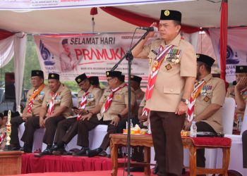 Gubernur Al Haris saat memimpin Apel Puncak Peringatan HUT Pramuka ke-62 Tingkat Kwarda Jambi di Alun-alun Kantor Bupati Tanjung Jabung Barat, Rabu (06/09/2023). [Foto: Diskominfo/Agus Supriyanto]