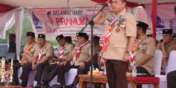Gubernur Al Haris saat memimpin Apel Puncak Peringatan HUT Pramuka ke-62 Tingkat Kwarda Jambi di Alun-alun Kantor Bupati Tanjung Jabung Barat, Rabu (06/09/2023). [Foto: Diskominfo/Agus Supriyanto]