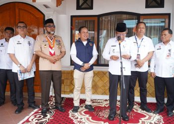 Wagub Sani saat sambut kedatangan Tim KPK dalam Roadshow Bus KPK tahun 2023 di Provinsi Jambi di Peranginan Rumah Dinas Gubernur Jambi, Rabu (06/09/2023). [Foto: Diskominfo/Harun]