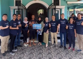Hendra Wijaya pelanggan setia Yamaha saat didatangi Team Yamaha. [Foto: Yamaha Jambi/Didit]