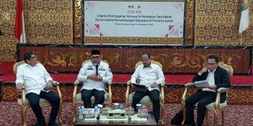 Diskusi media yang digelar oleh KPK bertajuk 'Urgensi Pencegahan Korupsi dan Perbaikan Tata Kelola Dunia Usaha Pertambangan Batubara di Provinsi Jambi' bertempat di Ruang Pola Kantor Gubernur Jambi pada Rabu, (13/09/2023). [Foto: Diskominfo Provinsi Jambi/Mardiansah]