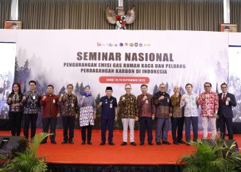 Seminar Nasional Pengurangan Emisi Gas Rumah Kaca dan Peluang Perdagangan Karbon di Indonesia yang digelar di Kota Jambi, Senin 18 September 2023. [Foto: Humas OJK Jambi]