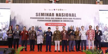 Seminar Nasional Pengurangan Emisi Gas Rumah Kaca dan Peluang Perdagangan Karbon di Indonesia yang digelar di Kota Jambi, Senin 18 September 2023. [Foto: Humas OJK Jambi]