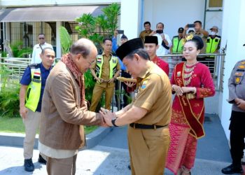 Wagub Sani saat menerima kunjungan kerja Komite I DPD RI di Ruang Pola Kantor Gubernur Jambi, Senin (11/09/2023). [Foto: Diskominfo Provinsi Jambi/Sopbirin]