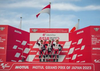 Veda Ega Pratama (tengah) berhasil raih podium tertinggi pada kedua race ajang balap Idemitsu Asia Talent Cup (IATC) di Twin Ring Motegi, Jepang pada 30 September 2023- 01 Oktober 2023.