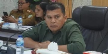 Ketua Komisi II DPRD Kota Jambi, Junaidi Singarimbun saat melakukan hearing di DPRD Kota Jambi beberapa waktu lalu. [Foto: Humas DPRD Kota Jambi]
