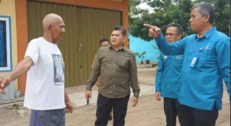 Komisi II DPRD Kota Jambi saat meninjau instalasi intake Perumda Tirta Mayang yang berada di Sejinjang pada Rabu, 25 Oktober 2023. [Foto: Humas DPRD Kota Jambi]