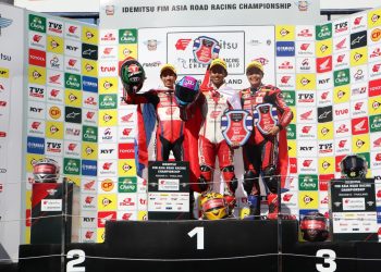 Pebalap Astra Honda Vega Ega Pratama (tengah) berhasil raih podium pertama pada race pertama kelas Asia Production 250cc (AP250) di ajang Asia Road Racing Championship (ARRC) 2023 seri enam di Chang International Circuit, Buriram, Thailand. [Foto: AHM]
