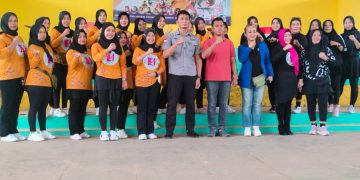 Kepala Disporapar Waykanan, Taufik Hidayanto saat berfoto bersama pengurus ILDI Waykanan, Sabtu (2/12/2023).