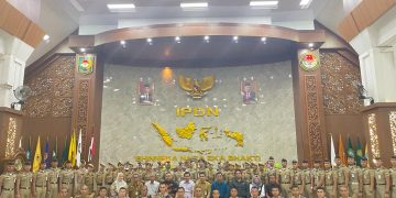 Kunjungan Ketua Komisi I DPRD Provinsi Jambi Hapis Hasbiallah beserta anggota Komisi I bersama Wakil Ketua DPRD Faizal Riza dan Pinto Jayangera ke IPDN Jatinangor, Jawa Barat, Senin (4/12). [Foto: Humas/Hadian]