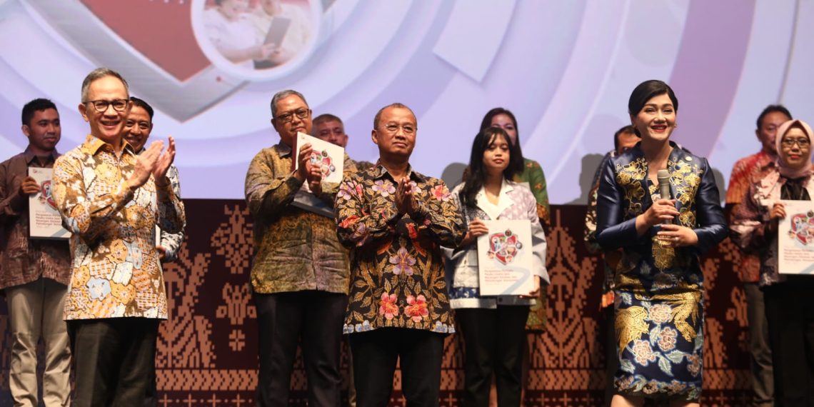 Peluncuran Peta Jalan Pengawasan Perilaku Pelaku Usaha Jasa Keuangan, Edukasi dan Pelindungan Konsumen di Jakarta pada Selasa, (12/12). [Foto: Humas OJK]