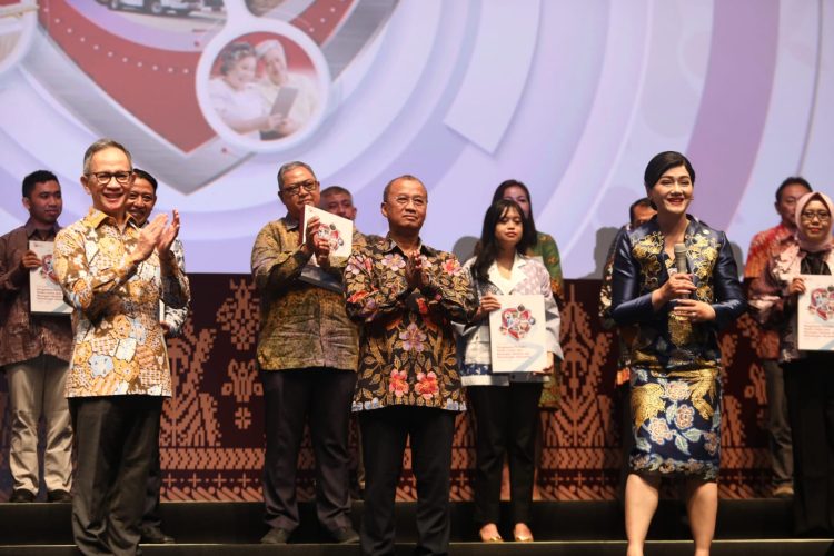 Peluncuran Peta Jalan Pengawasan Perilaku Pelaku Usaha Jasa Keuangan, Edukasi dan Pelindungan Konsumen di Jakarta pada Selasa, (12/12). [Foto: Humas OJK]