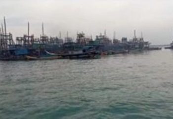 Ratusan PIP Ilegal jarah pasir timah di IUP PT Timah di perairan laut Persmis Rajik Kabupaten Bangka Selatan. [Foto: Humas PT Timah Tbk]