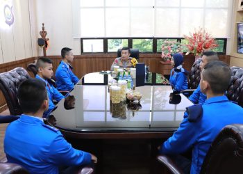 Kapolda Jambi Irjen Pol Rusdi Hartono saat merima silaturahmi perwakilan Siswa SMA Taruna Nusantara Magelang pada Rabu, (20/12/2023). [Foto: Humas Polda Jambi]