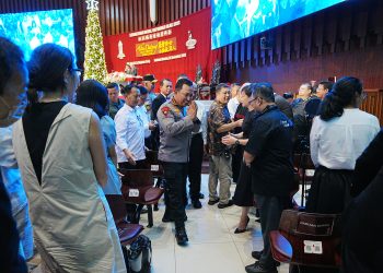 Kapolri Jenderal Listyo Sigit Prabowo meninjau Gereja Reformed Injili Indonesia (GRII) dan Gereja Katedral, Jakarta Pusat, pada Minggu, 24 Desember 2023. [Foto: Divisi Humas Polri]